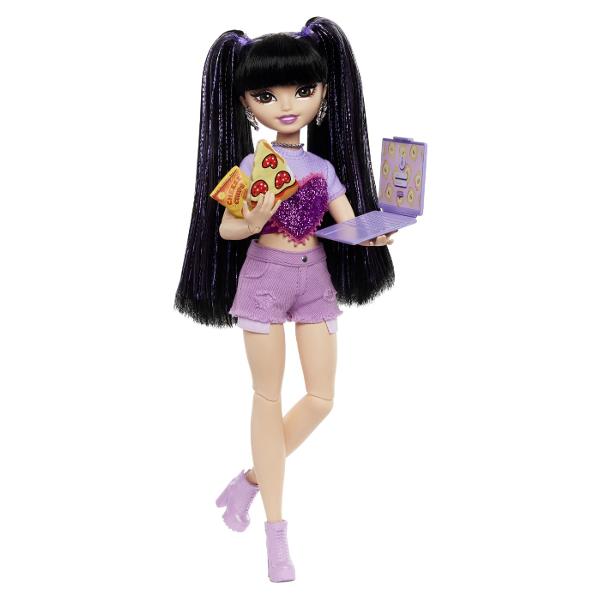 Papusile Barbie Dream Besties incurajeaza copiii sa-si impartaseasca talentele unice lumii la fel ca Renee Renee viseaza sa gazduiasca o emisiune culinara si de calatorie - ajuta-o sa creeze vloguri cu 11 accesorii inclusiv o pizza un covrig si un laptop Papusa de moda are parul lung si negru cu reflexe mov stralucitoare pentru distractia de coafare Papusile Barbie Dream Besties inspira copiii de la 4 ani in sus sa viseze mare si sa-si implineasca visele Papusa nu poate sta singura 