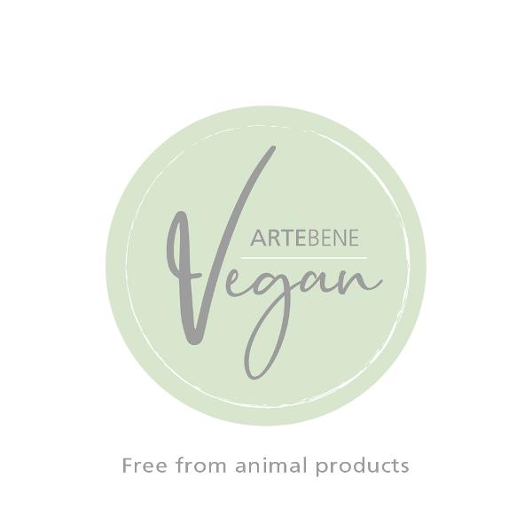 Aceast&259; hus&259; frumoas&259; pentru cosmetice de culoare liliac combin&259; designul modern cu func&539;ionalitatea practic&259; Pielea vegan&259; de înalt&259; calitate ofer&259; o senza&539;ie de lux în timp ce c&259;ptu&537;eala geometric&259; alb-negru adaug&259; un contrast la mod&259; Fermoarul auriu asigur&259; închidere sigur&259; iar ciucul rafinat de culoare verde m&259;sliniu cu accente aurii creeaz&259; un aspect unic Perfect pentru 