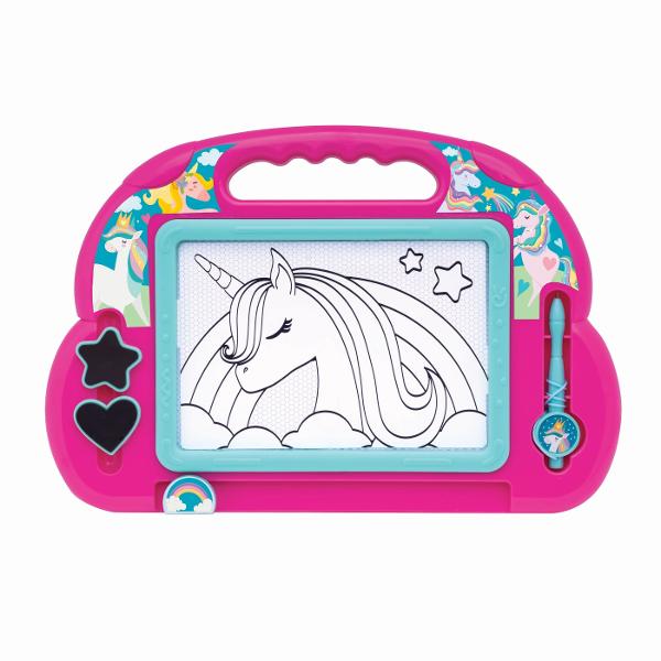 Deseneaza nenumarate desene oriunde te-ai afla cu Magic Scribbler Fantasy Dreams O panza o radiera magica un pix magnetic cu sfoara pentru a nu se pierde si doua stampile ii ofera copilului posibilitatea de a scrie si sterge de nenumarate ori Asadar distractia nu are limite Deseneaza unicornii visurilor tale si fa-i si mai impresionanti folosind stampilele Deseneaza-sterge cu o singura miscare si ia-o de la capat Ideal ca si cadou deoarece ajuta la dezvoltarea imaginatiei si a 