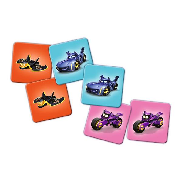 Jocul de memorie DC Batwheels este alegerea perfecta pentru micii fani ai supereroilor care adora lumea lui Batman si vehiculele cool Jocul dezvolta intr-un mod captivant si distractiv memoria atentia si concentrarea copiilor in timp ce se joaca cu personajele lor preferate din Batwheels &Icircn joc copiii trebuie sa gaseasca perechile de carti care contin imagini identice Vehiculele iconice din seria Batwheels cum ar fi Batmobile Redbird si Buff apar pe carti cu grafica colorata si 