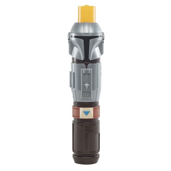 Sabia de jucarie Star Wars va atrage fanii povestilor fantastice Potrivit pentru copiii care iubesc saga Star Wars Scufundati-va in lumea fanteziei cu o sabie droid din plastic de inalta calitate Jucati o poveste celebra sau veniti cu propriile povesti extra-planetare Aranjeaza o adevarata batalie de galaxii si castiga Jucaria poate fi stransa si desfacuta Realizat foarte realist - un maner alb cu o imagine de personaj si o sabie colorata Jocul cu sabia Star Wars promoveaza abilitatile 