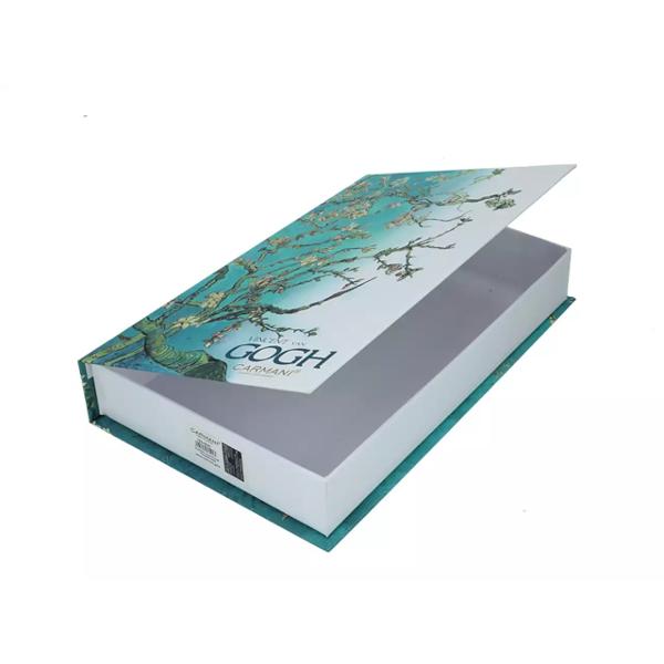 Cutia pentru bijuterii „Van Gogh – Almond Tree” de 27x17x45 cm este un accesoriu elegant &537;i artistic inspirat de celebra lucrare a lui Vincent van Gogh Decorat&259; cu o ilustra&539;ie vibrant&259; a florilor de migdal aceast&259; cutie adaug&259; o 