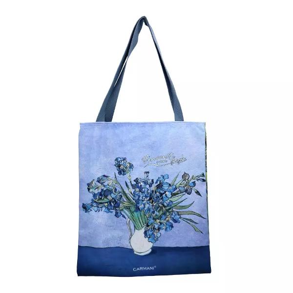 Geanta de um&259;r din material textil „Van Gogh – Iris” este un accesoriu elegant &537;i practic ideal pentru iubitorii de art&259; Cu un design inspirat de celebra pictur&259; a lui Vincent van Gogh aceast&259; geant&259; adaug&259; un strop de creativitate &537;i stil oric&259;rei &539;inuteFabricat&259; din material textil rezistent are dimensiunile de strong 