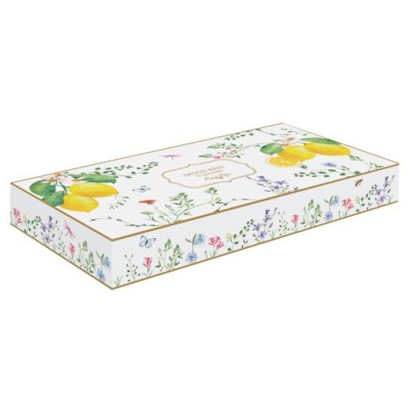 Colectia Fleurs Citrons imbina in mod armonios eleganta florilor cu prospetimea lamailor creand un design vibrant si plin de viata Modelul floral delicat alcatuit din flori colorate si frunze subtile confera acestei colectii un farmec rafinat si primavaratic Nuantele vibrante de galben si verde proaspat reprezinta perfect esenta lamailor aducand o senzatie de prospetime si energie in timpul fiecarei mese Cu piesele acestei colectii veti oferi un plus de savoare preparatelor 