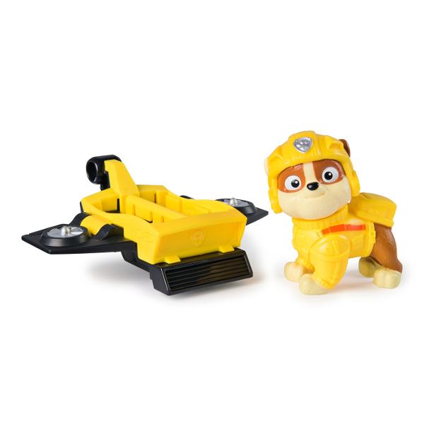 Zboara in actiune cu Action Pups figurina Patrula catelusilor si minunatul sau vehicul de salvare hoverboard Cand este timpul pentru o misiune de salvare plina de actiune prinde picioarele figurinei pe pozitie si extinde aripile hoverboard-ului transformandu-l intr-un avion de jucarie captivant inainte de a zbura intr-o misiune de salvare plina de adrenalina Figurina are o inaltime de peste 5 cm si este echipat cu jacheta de zbor albastra si casca de pilot la fel ca in serial Pentru si 