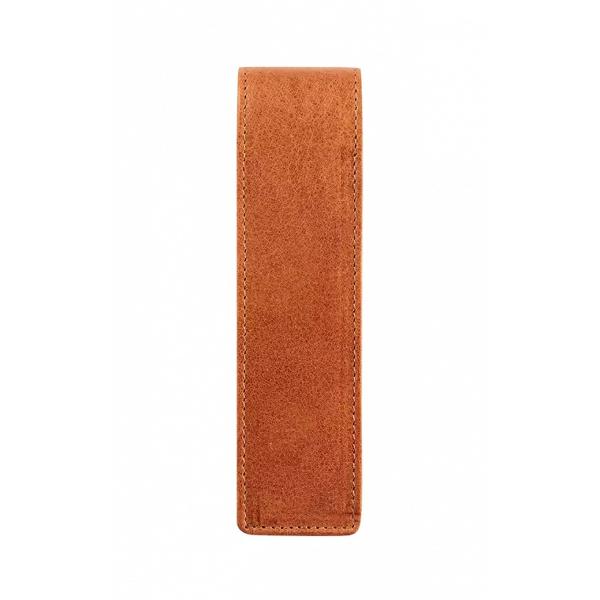 Penar din piele pentru 2 instrumente de scrisFabricat din piele natural&259; full grain de bivol t&259;b&259;cit&259; vegetal Puternic &537;i rezistent cu un granul robust &537;i un efect de culoare duotone Un aspect unic datorit&259; cus&259;turilor realizate manual în culori contrastantep 
