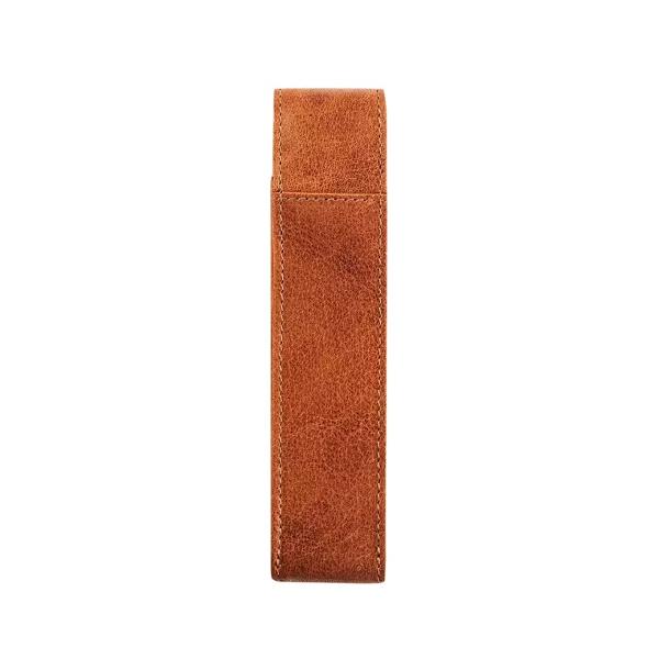Penar elegant din piele pentru 1 instrument de scris Calitate în loc de cantitateFabricat din piele natural&259; full grain de bivol t&259;b&259;cit&259; vegetal Puternic &537;i rezistent cu un granulatie robusta &537;i un efect de culoare duotone Un aspect unic datorit&259; cus&259;turilor realizate manual în culori contrastantehr 
