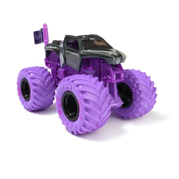Paseste in universul plin de actiune in care Monster Jam huruie si supereroii Marvel se inalta Seria de camioane vopsite Marvel Monster Jam la scara 164 nu este doar o colectie Este un omagiu adus Universului Marvel Aceste camioane de tip monster truck inscriptionate cu simbolurile si culorile unor embleme precum Thor Captain America Iron Man Black Panther si Spider-Man aduc acasa spectacolul superputerilor si al cascadoriilor de pe stadion Cu anvelope autentice BKT si o caroserie cu 