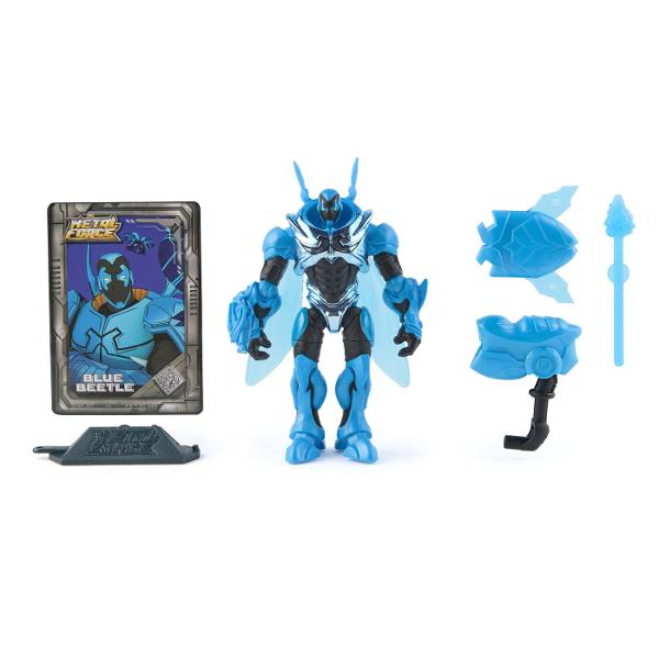 Porniti in aventuri legendare cu eroii Metal Force Patrunde in lumea DC cu colectia noastra Metal Force Heroes cu figurine de 109 cm ale unor personaje emblematice precum Gorilla Grodd Blue Beetle Brainiac Lex Luthor Batman si Superman fiecare purtand armuri metalice deosebite gata de actiune De la geniul strategic al lui Brainiac la puterea de neegalat a lui Superman aceste figurine aduc noi niveluri de aventura cu modelele lor detaliate si dimensiunea compacta perfecte pentru 