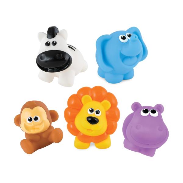 Setul Jucarii de Baie Animalute Winfun include cinci figurine prietenoase inspirate de animalele din jungla hipopotam leu maimuta elefant si zebra Aceste animalute colorate sunt ideale pentru a transforma baia intr-o experienta distractiva Fiecare animalut este usor de manevrat stimuland dezvoltarea abilitatilor motorii fine ale micutilor Setul incurajeaza jocurile imaginative si ajuta copiii sa invete despre animale intr-un mod jucaus chiar si in timpul baii Animalutele sunt 