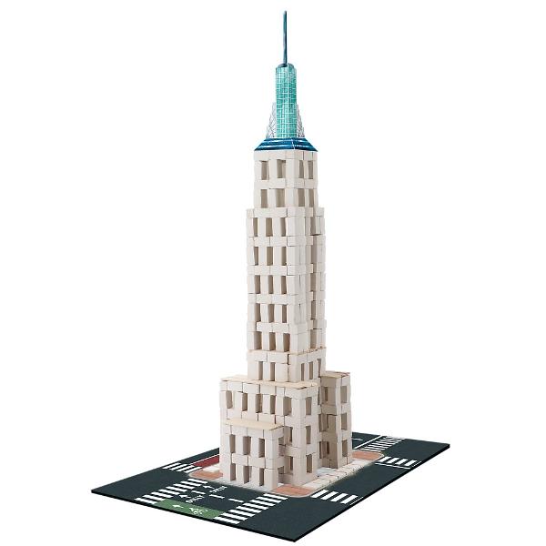 Construieste un simbol al New York-ului cu Brick Trick XL Travel Cladirea Empire State Descopera atmosfera urbana a Americii si recreeaza una dintre cele mai faimoase cladiri din lume Empire State Building Cu ajutorul setului Brick Trick XL Travel poti construi acest zgarie-nori emblematic folosind caramizi reale si materiale ecologice Setul contine tot ce ai nevoie caramizi scanduri din lemn baza HDF lipici elemente decorative din carton si instructiuni pas cu pas Este o activitate 