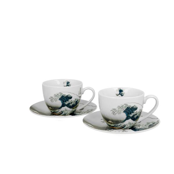 Set cu dou&259; ce&537;ti &537;i farfurioare&nbsp;&nbsp;MARELE VAL inspirat de K Hokusai&nbsp;&nbsp;parte a seriei&nbsp;Art Gallery&nbsp; realizat din por&539;elan de calitate superioar&259; caracterizat printr-o culoare alb-crem elegant&259; &537;i natural&259; cu o str&259;lucire delicat&259; precum &537;i o durabilitate excep&539;ional&259;Setul este decorat cu un fragment din 