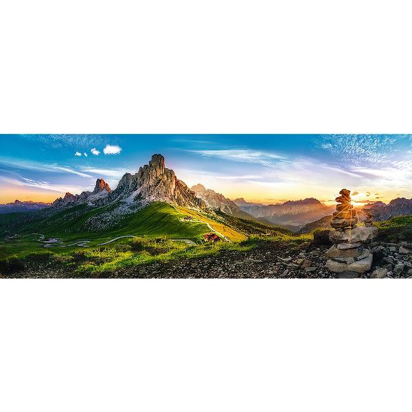 Un puzzle de calitate trebuie sa fie relaxant si distractiv Aranjarea unui puzzle constitue atat pentru copii cat si pentru adulti este o modalitate deosebita de dezvoltare a indemanarii spiritului de observatie si a concentrarii Trefl este o companie poloneza cu sediul central in regiunea Pomorze Incepand din 1985 compania a inceput sa produca puzzle-uri dezvolatand ulterior si segmentul de carti de joc si jocuri de societate In prezent Trefl este lider in Polonia si plina expansiune in 