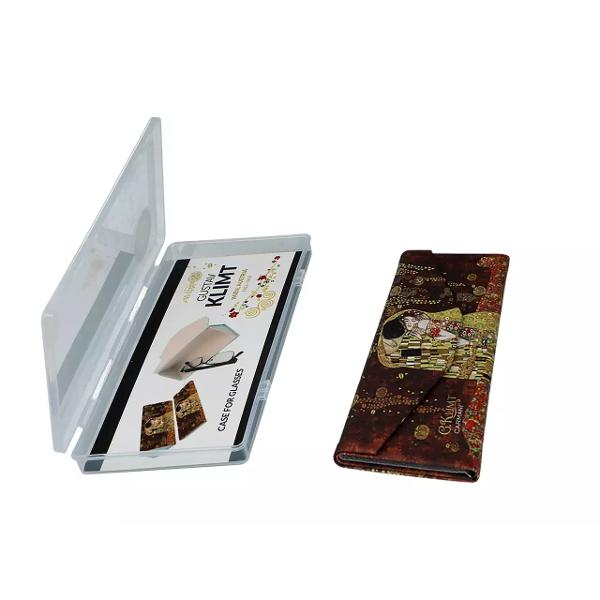 Toc pliabil pentru ochelari – Klimt – S&259;rutul 16 cmElegan&539;&259; atemporal&259; într-un format compact Acest toc pliabil pentru ochelari decorat cu celebra oper&259; S&259;rutul de Gustav Klimt îmbin&259; rafinamentul 