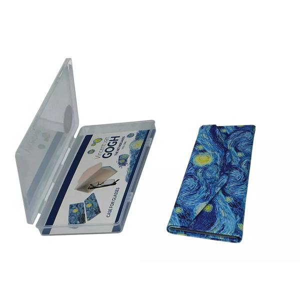 Toc pliabil pentru ochelari – Design Van Gogh – Noapte înstelat&259; 16 cmElegant practic &537;i artistic – acest toc pliabil pentru ochelari este accesoriul ideal pentru iubitorii de design &537;i func&539;ionalitate Decorat cu celebra oper&259; em data-start313 