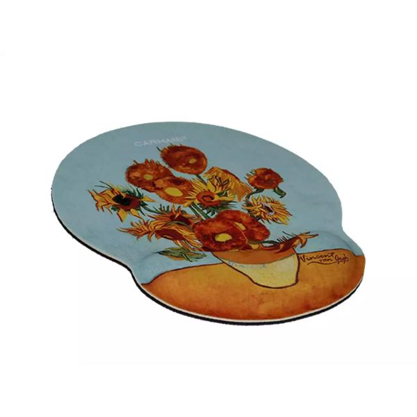 Mouse pad cu pern&259; pentru încheietura mâinii – Van Gogh – Sunflower 22x25 cmÎmbin&259; arta clasic&259; cu confortul modern Acest mouse pad inspirat de celebrul tablou Floarea-soarelui de Vincent van Gogh aduce o not&259; 