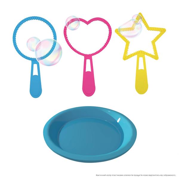 Set mini de baloane de sapun 150 ml Patrula Catelusilor Copiii pur si simplu adora sa se joace cu aceste bule care le aduc o distractie si o bucurie incredibile Lasati-i pe cei mici sa se cufunde in lumea minunata a jocului cu baloanele de sapun Patrula Catelusilor si vedeti-i cum se distreaza si zambesc Turnati o cantitate mica de solutie intr-un bol Introduceti complet bagheta de suflare in lichid Ridicati incet bagheta asigurandu-va ca membrana solutiei de sapun este intinsa peste 