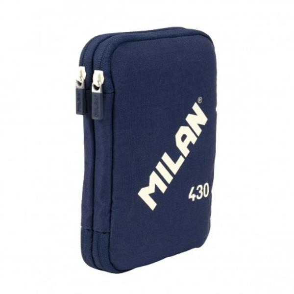Acest penar MILAN cu 2 fermoare din colec&539;ia 430 since 1918 de culoare albastru marin este solu&539;ia perfect&259; pentru p&259;strarea rechizitelor &537;colare într-o ordine impecabil&259; &537;i u&537;or accesibil&259; Inspirat de culorile &537;i designul clasic al gumei MILAN fabricat&259; în Spania din 1918 penarul combin&259; stilul elegant cu func&539;ionalitatea de zi cu ziCaracteristici principale&9989; 