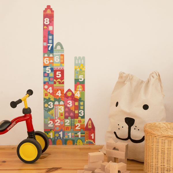 Puzzle pentru cei mai mici pentru a-i familiariza cu numerele &537;i seriile de numere Piesele acestui puzzle simuleaz&259; cl&259;diri cu forme &537;i culori diferite fiecare cl&259;dire con&539;ine un num&259;r de la 1 la 9 Piesele se îmbin&259; în ordine ascendent&259; pentru a construi zgârie-nori gigantici Un puzzle original prezentat într-o cutie amuzant&259; în form&259; de cas&259; Fiecare set con&539;ine 40 de piese de dimensiuni 
