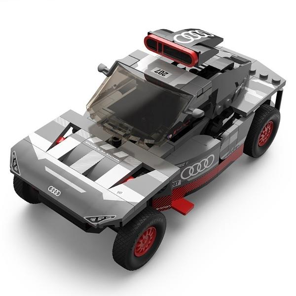 Setul de caramizi de constructie RASTAR Audi RS Q E-Tron este o jucarie versatila si captivanta care se adreseaza unei game largi de entuziasti oferind o experienta de constructie detaliata si captivanta si un model perfect proportionat pentru expunere Cadou ideal pentru toate varstele Recomandat pentru varstele de 6 ani si peste acest set de constructie este perfect atat pentru fanii Audi cat si pentru colectionarii adulti oferind o experienta distractiva si educativa ce imbunatateste 