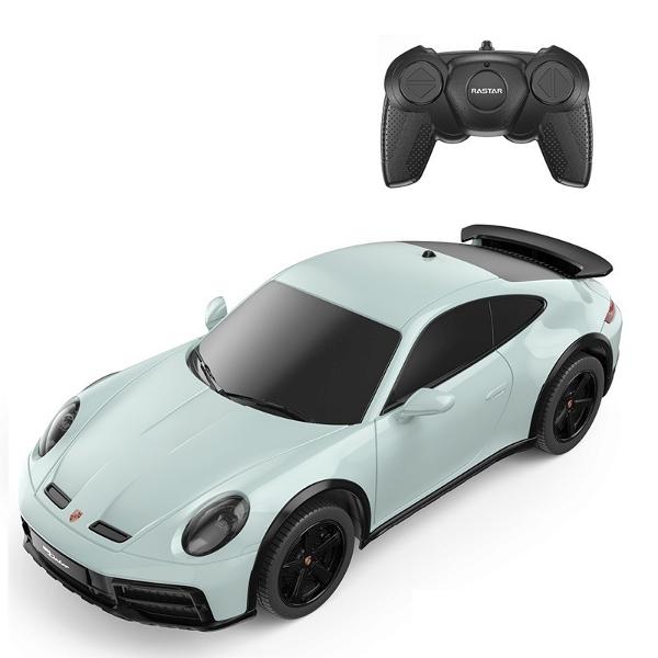 Copilul dumneavoastra se poate juca in voie cu masina cu telecomanda Porsche 911 DAKAR scara 1 la 24 oferita de brandul international Rastar Nicio cursa nu este imposibil de castigat cu acesta masinuta replica oficiala cu licenta a modelului original construita cu mare atentie la detalii Masinuta are proportiile ideale pentru momente pline de distractie si amuzament Masinuta functioneaza pe frecventa de 24GAlimentarea se face astfel  pentru masinuta sunt necesare 3 baterii tip AA  iar 