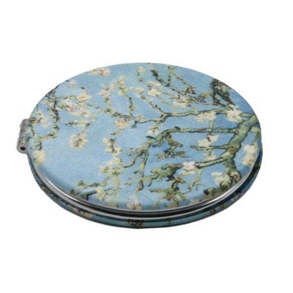 Oglinda 7 cm, Van gogh, Almond bloss 12267 Oglinda de poseta design Van Gogh - Ramura de migdal infloritaOglind&259; dubl&259; normal&259; &537;i care m&259;re&537;te cu carcasa metalic&259; &537;i cu suprafa&539;&259; textil&259; imprimata cu picturi celebre Potrivit&259; pentru po&537;et&259;Diametru 7 cmAVERTISMENT Nu este juc&259;rie Contraindicat&259; copiilor sub 3 ani A se utiliza sub directa supraveghere a unei persoane adulte