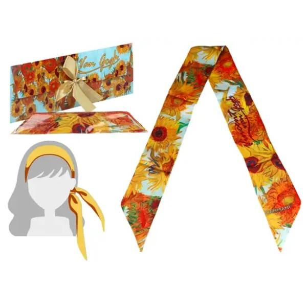 Banda de p&259;r Van Gogh – Sunflowers 120 x 85 cmAdaug&259; un strop de culoare &537;i art&259; coafurii tale cu aceast&259; band&259; de p&259;r decorat&259; cu celebra pictur&259; Sunflowers de Vincent van Gogh Realizat&259; din material elastic moale 