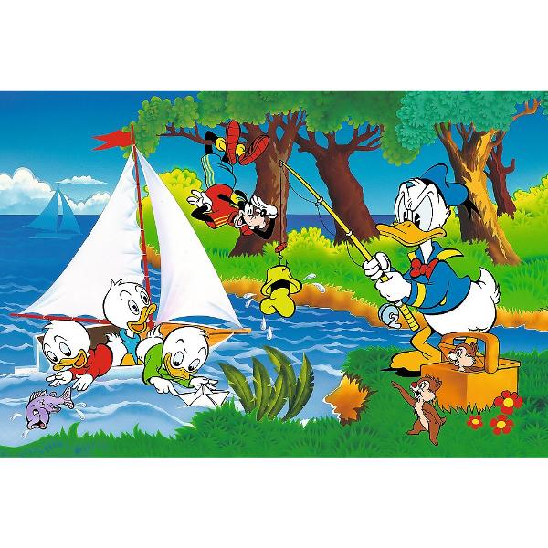 Un puzzle de calitate trebuie sa fie relaxant si distractiv Aranjarea unui puzzle constitue atat pentru copii cat si pentru adulti este o modalitate deosebita de dezvoltare a indemanarii spiritului de observatie si a concentrarii Trefl este o companie poloneza cu sediul central in regiunea Pomorze Incepand din 1985 compania a inceput sa produca puzzle-uri dezvolatand ulterior si segmentul de carti de joc si jocuri de societate In prezent Trefl este lider in Polonia si plina expansiune in 