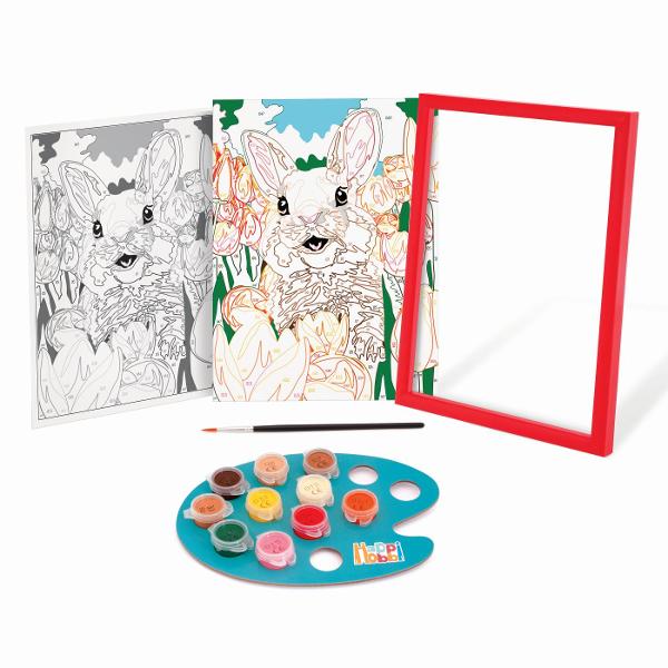 Setul include 1 cartonas preimprimat cu un model de iepuras 10 vopsele acrilice in borcane de plastic 1 rama din plastic 1 pensula Tema iepuras vesel Copilul vede ce culoare corespunde fiecarei zone si o picteaza in consecinta Rezultatul este foarte satisfacator deoarece colorarea cartonului este ghidata