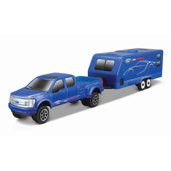 Seturile ofera o valoare de joaca extinsa combinand camioane puternice cu remorci versatile Fiecare set este conceput pentru a stimula imaginatia si pentru a oferi ore intregi de distractie Fiecare set include un camion de tractare si o remorca oferind posibilitati variate de joc Camionul de tractare are un corp din metal turnat sub presiune die-cast cu componente din plastic asigurand rezistenta si detalii realiste Toate vehiculele au roti care se rotesc liber permitand deplasarea 