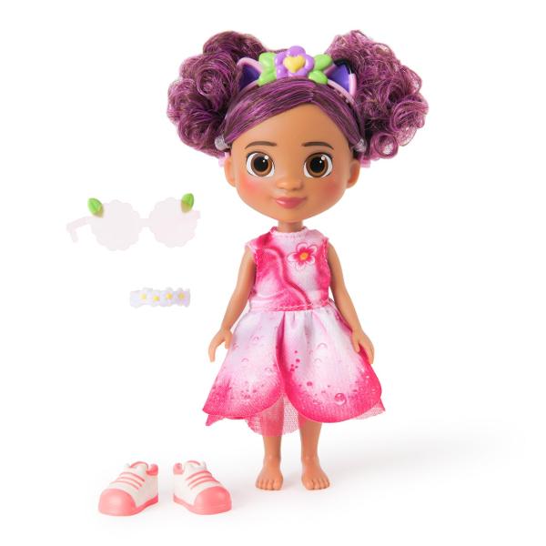 Intra in lumea magica a filmului Gabby&39s Dollhouse cu papusa cu accesorii Imbracata intr-o rochita roz stralucitoare si accesorizata cu o bentita adorabila cu urechi de pisicuta Gabby este gata pentru cele mai frumoase aventuri de gradina Papusa include si accesorii tematice precum o pereche de pantofi si un bol decorativ oferind copiilor ocazia sa creeze scenarii pline de farmec si distractie Perfecta pentru micii fani ai serialului si filmului Gabby&rsquos Dollhouse aceasta 