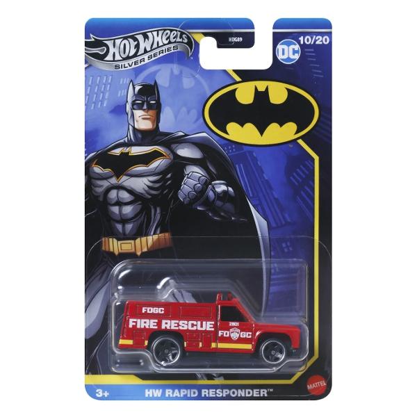 La Batmobile&hellip; sau oricare dintre vehiculele de pe strazile din Gotham City disponibile in aceasta colectie Hot Wheels cu tematica Batman Recreati scene de urmarire legendare din seria Batman sau inventati unele noi cu aceste vehicule din metal la scara 164 care au decoratiuni si elemente de design emblematice din benzile desenate serialele si filmele Ambalajul grozav creste caracterul de colectie Copiii si colectionarii deopotriva vor adora detaliile si piesele turnate usor de 