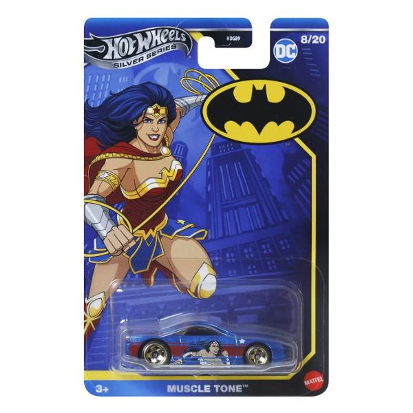 La Batmobile&hellip; sau oricare dintre vehiculele de pe strazile din Gotham City disponibile in aceasta colectie Hot Wheels cu tematica Batman Recreati scene de urmarire legendare din seria Batman sau inventati unele noi cu aceste vehicule din metal la scara 164 care au decoratiuni si elemente de design emblematice din benzile desenate serialele si filmele Ambalajul grozav creste caracterul de colectie Copiii si colectionarii deopotriva vor adora detaliile si piesele turnate usor de 