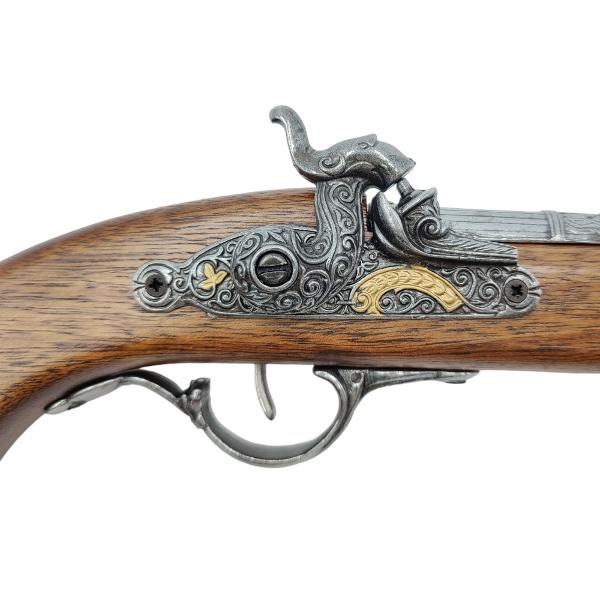 Pistol francez – replic&259; sec XVIIIReplic&259; decorativ&259; inspirat&259; de armele franceze din secolul al XVIII-lea perioad&259; marcat&259; de elegan&539;&259; artistic&259; &537;i rafinament în realizarea armelorPiesa este realizat&259; din lemn &537;i metal brunat având mecanism pe 