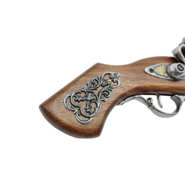 Pistol italian &ndash; replic&259; sec XVIIReplic&259; decorativ&259; ce red&259; fidel stilul armelor italiene din secolul al XVII-lea o perioad&259; &icirc;n care rafinamentul artistic se &icirc;mbina cu func&539;ionalitatea armelor de foc timpuriiRealizat din lemn &537;i metal brunat pistolul este prev&259;zut cu 