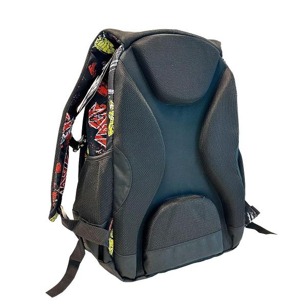 Ghiozdanul este proiectat pentru a oferi confort si functionalitate fiind realizat dintr-un material usor si rezistent la apa Forma sa anatomica si materialul de calitate asigura o utilizare indelungata si protectie impotriva intemperiilorSpatele este buretat respirabil si ergonomic oferind un suport optim pentru coloanaBretelele sunt ajustabile si buretate dotate cu o catarama pe piept pentru o fixare sigura si confortabila Catarama include un fluier 