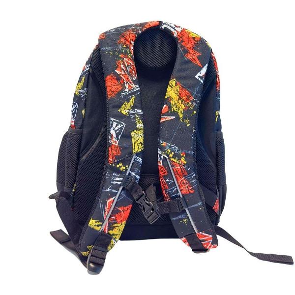 Ghiozdanul nostru usor si ergonomic este alegerea perfecta pentru cei care cauta un design functional si modern Fabricat din materiale hidrofuge acest rucsac este ideal pentru a proteja continutul impotriva umiditatiiConfort si Ergonomie&nbsp;Spatele rucsacului este captusit respirabil si ergonomic asigurand un confort sporit pe parcursul intregii zile Bretelele sunt ajustabile si captusite prevazute cu o catarama pe piept care include un fluier 