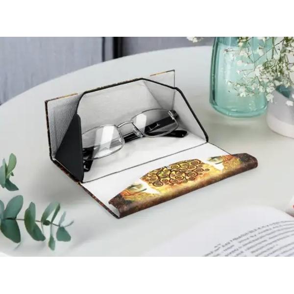 Etui pliabil artistic pentru ochelari &ndash; &bdquo;Golden Tears&rdquo; de Gustav KlimtText principal Protejeaz&259;-&539;i ochelarii cu rafinament Acest etui pliabil din colec&539;ia premium CARMANI cu motive inspirate de capodopera lui Gustav Klimt &bdquo;Golden Tears&rdquo; &icirc;mbin&259; protec&539;ia 