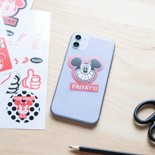 Set stickere Disney Mickey si Minnie 50 de abtibilduri rezistente la apa si reutilizabile produs licentiat Vrei sa iti personalizezi laptopul bicicleta jurnalul caietele valizaskateboardul sau oricare alt obiect Iti oferim aceasta oportunitate cu acest set de stickere Disney Mickey si Minnie produs licentiatPachetul include mai multe abtibilduri in diferite culori si modeleSunt rezistente la apa si se pot reutiliza Suprafata pe care se lipesc aceste stickere trebuie sa fie 