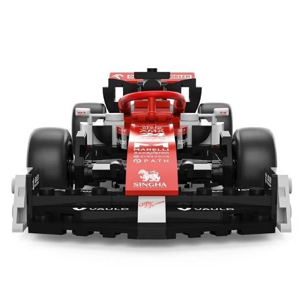 Kitul de constructie ALFA ROMEO F1 TEAM ORLEN C42 2022 de la Rastar este o jucarie ideala pentru copiii de peste 6 ani si pentru toti fanii Formulei 1 care vor sa recreeze acasa adrenalina curselor Realizat la scara 124 acest model detaliat reproduce fidel monopostul echipei Red Bull Racing cu designul emblematic in culori rosu negtru si alb exact ca in sezonul de F1 Setul contine piese din plastic durabil si usor de asamblat oferind o activitate distractiva si educativa care dezvolta 