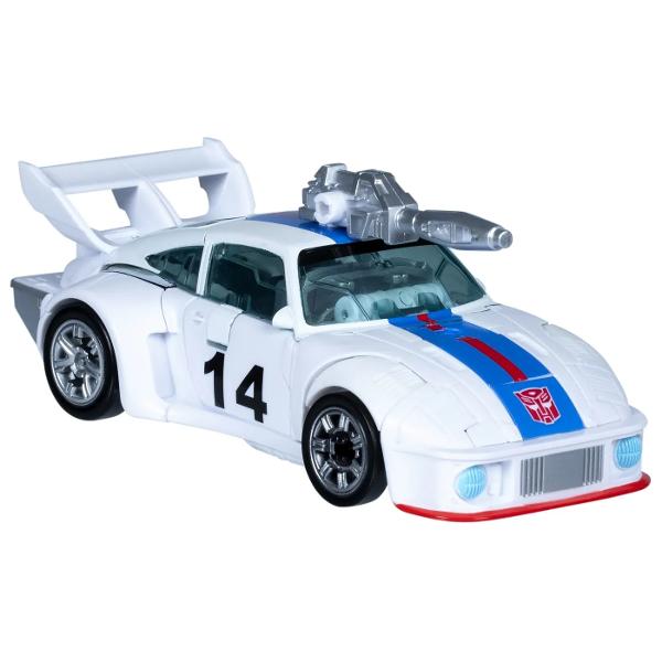 Transformers Studio Series aduce in prim plan figurine detaliate inspirate din universul spectaculos Transformers Fiecare jucarie se poate transforma din robot in vehicul in mai multi pasi oferind copiilor o experienta autentica si plina de actiune Designul realist detaliile atent lucrate si articulatiile mobile au permis recrearea scenelor epice de lupta si a aventurilor pline de energie Potrivit pentru copiii de la 8 ani in sus aceste figurine sunt ideale atat pentru joaca interactiva 