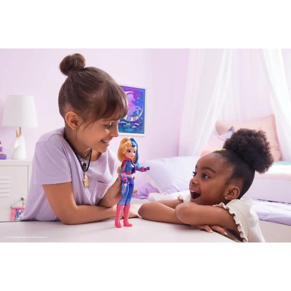 Creeaza aventuri fermecatoare acasa cu Academia Unicorn si papusile la moda Sophia Ava si Isabel Inspirate din serialul animat de pe NETFLIX si din seria de carti de succes in care prietenia domneste aceste papusi de 24cm pentru fete dau viata personajelor Legaturile magice dintre elevii Academiei Unicorn si unicornii lor vor da viata la povesti pline de imaginatie Pentru mai multe moduri de a experimenta Academia Unicorn alaturi de personajele tale preferate cauta papusile Sophia si 