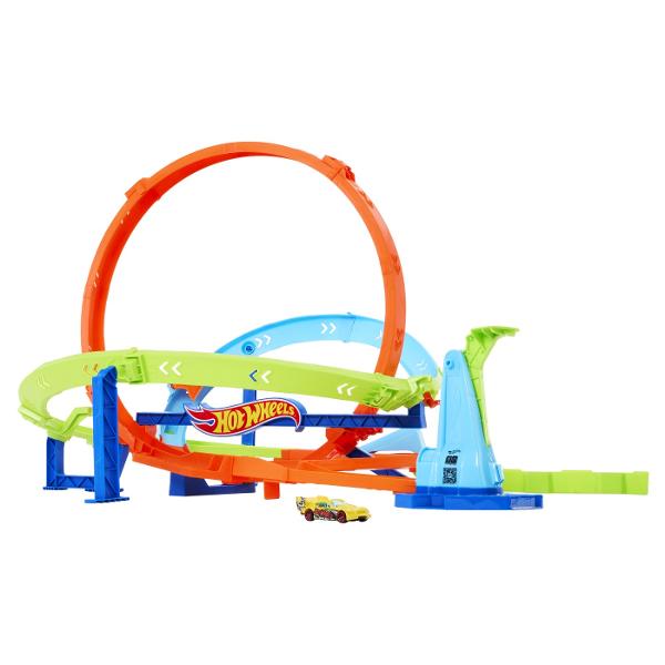 Concureaza si efectueaza cascadorii cu 2 optiuni de joc diferite in setul de piese Hot Wheels Action Loop Cyclone Challenge  Conduceti vehiculul inclus la scara 164 prin buclele bumerangului si reveniti la inceput pentru a lansa din nou si a continua cursa  &Icircntoarceti rampa cu susul in jos si aruncati-o cu forta potrivita pentru a obtine cele mai multe puncte - Setul ofera depozitare simpla si usoara doar intoarceti si pliati piesele de paleti Are chiar si un maner de transport