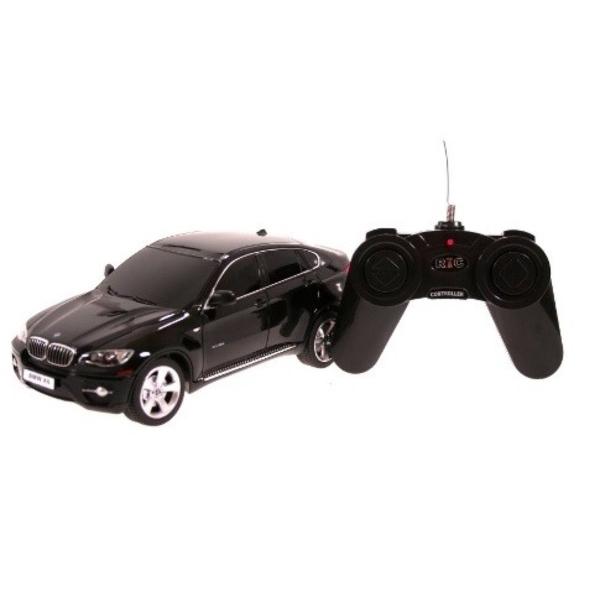 Copilul dumneavoastra se poate juca in voie cu masina cu telecomanda Bmw X6 scara 1 la 24 oferita de brandul international Rastar Nicio cursa nu este imposibil de castigat cu acesta masinuta replica oficiala cu licenta a modelului original construita cu mare atentie la detalii Masinuta are proportiile ideale pentru momente pline de distractie si amuzament avand dimensiunile in centimetri dupa cum urmeaza  2049274Masinuta functioneaza pe frecventa de 24GAlimentarea se face astfel  