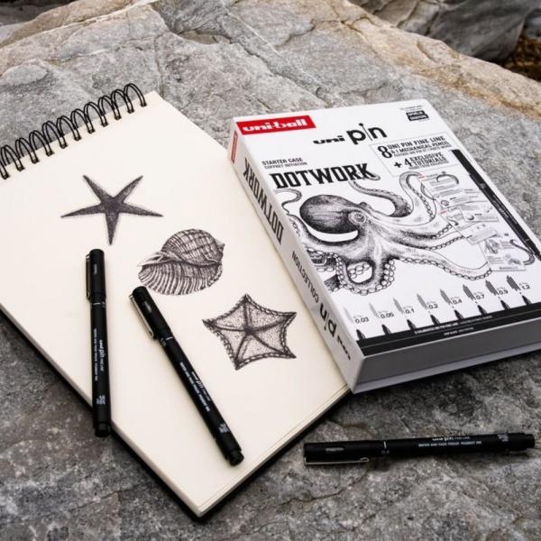 Set cadou 8x Liner UNI PIN-200 DOTWORK 1 creion mecanic 05 4 tutoriale carton 