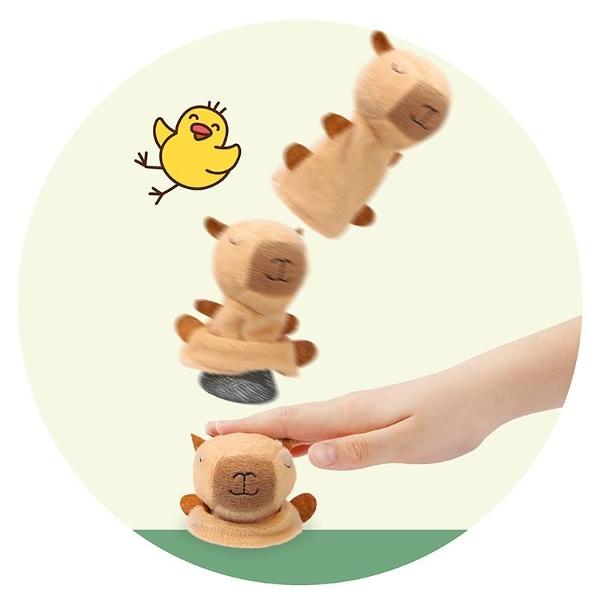 Las&259;-m&259; s&259; zbor sus Aceast&259; capibara amuzant&259; &537;i pufoas&259; garanteaz&259; o distrac&539;ie nea&537;teptat&259; Pur &537;i simplu a&537;eaz&259;-o pe o suprafa&539;&259; dreapta apas&259; &537;i va s&259;ri nea&537;teptat de sus în aer