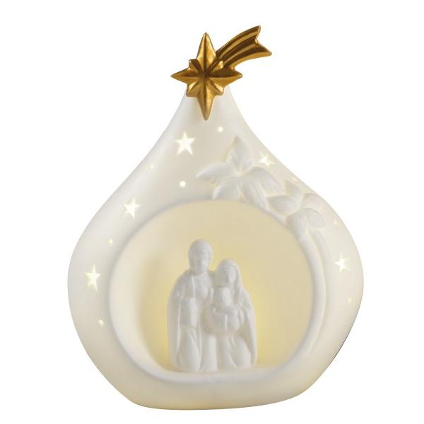 Adaug&259; un plus de rafinament &537;i spiritualitate decorului t&259;u de s&259;rb&259;tori cu aceast&259; figurin&259; elegant&259; reprezentând Sfânta Familie semnat&259; Mascagni CasaRealizat&259; din por&539;elan cu detalii atent 