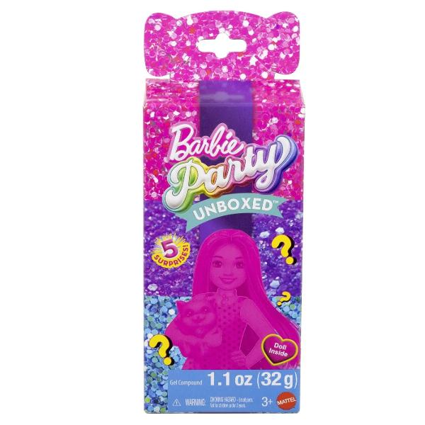 Barbie Party Unboxed transforma momentul de deschidere a unui cadou intr-o experienta plina de magie si entuziasm Cutia este decorata in nuante vibrante de roz si mov cu efecte stralucitoare tip confetti si ascunde in interior cinci surprize captivante Setul include o papusa Barbie in miniatura cu un design elegant si detalii inspirate din tematica de petrecere Pe langa papusa copiii vor descoperi accesorii tematice variate care pot include elemente de moda sau obiecte decorative 