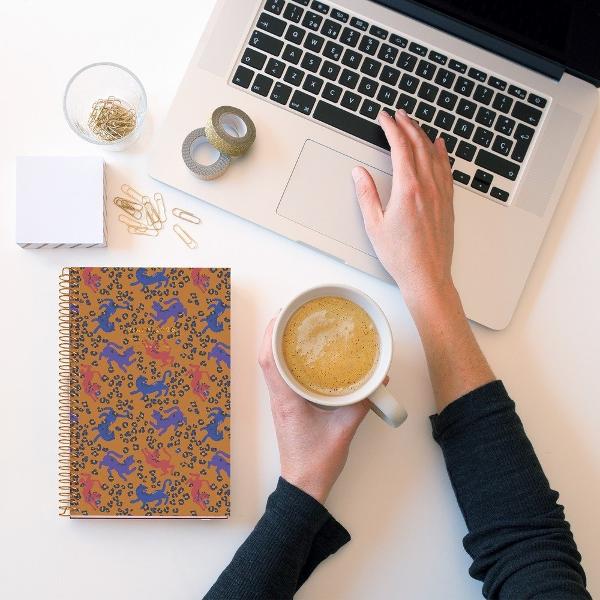 Agenda cu spira Miquelrius Activa 117x182 mm datata zilnic Leopard Natura MR38525