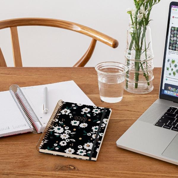 Agenda cu spira Miquelrius Plus 155x213 mm datata zilnic Noir Garden Natura MR34531